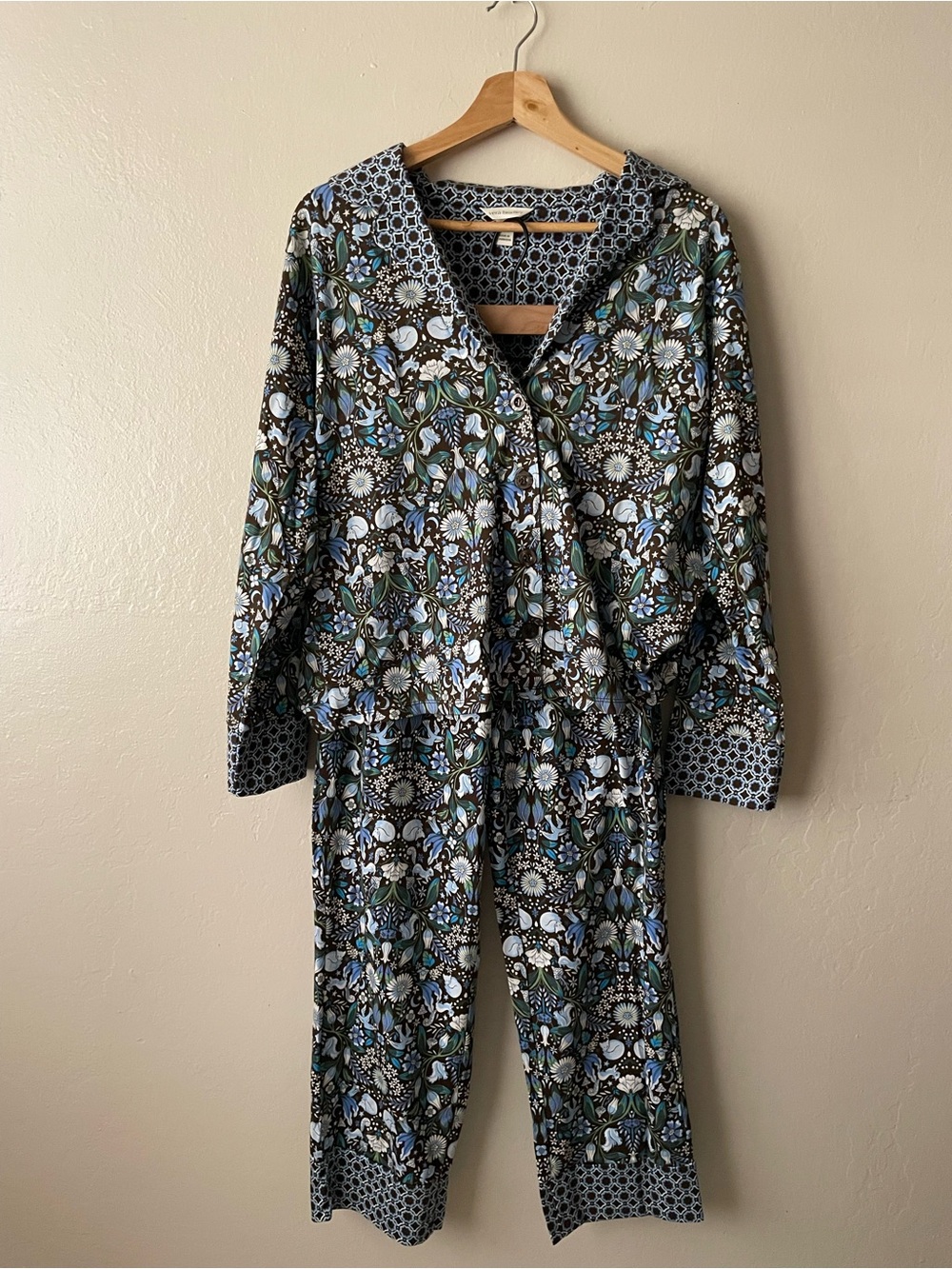 Vera Bradley women’s Brown & blue Floral Pajama Set